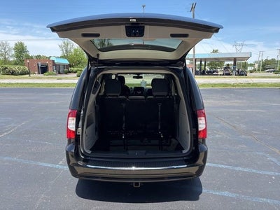 2016 Chrysler Town & Country Touring