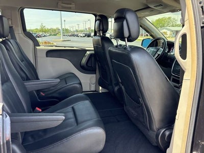 2016 Chrysler Town & Country Touring