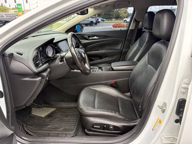 2018 Buick Regal TourX Essence