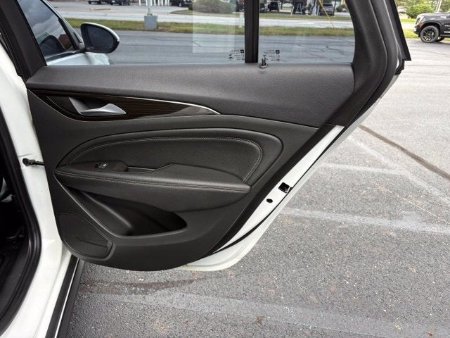2018 Buick Regal TourX Essence