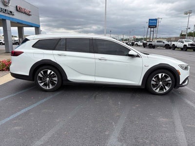 2018 Buick Regal TourX Essence
