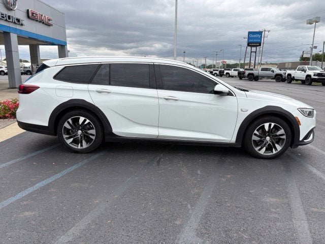 2018 Buick Regal TourX Essence